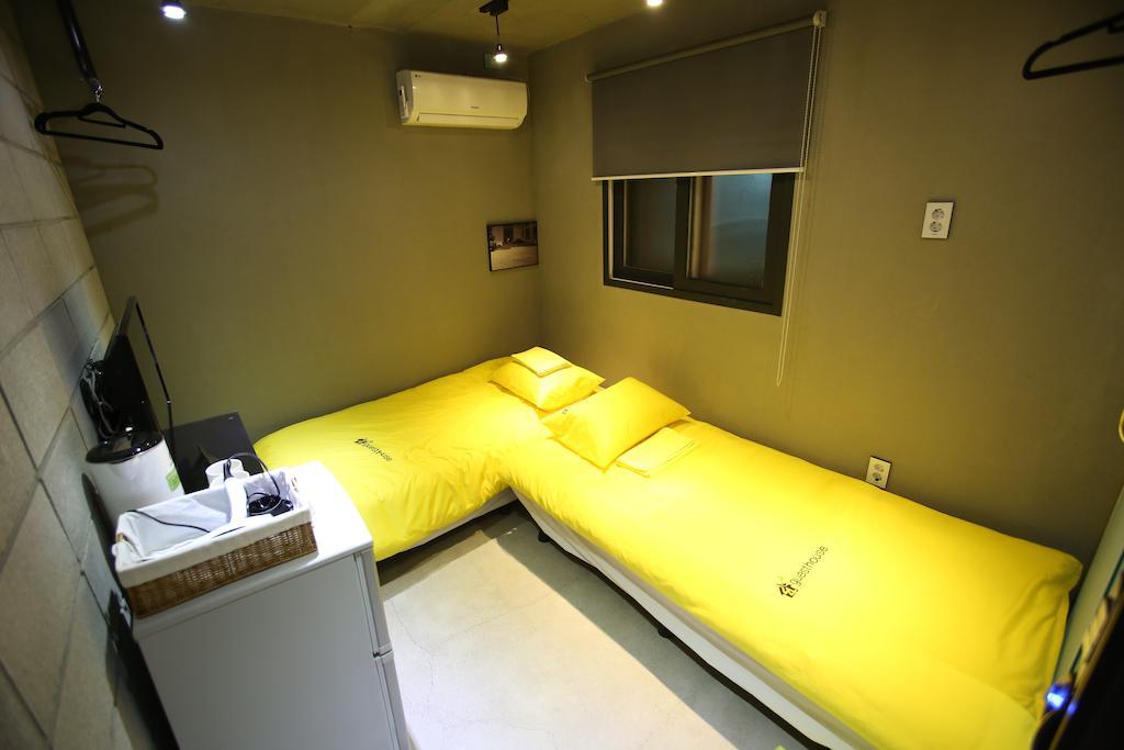 24 Guesthouse Garosugil - Gangnam Szöul Szoba fotó
