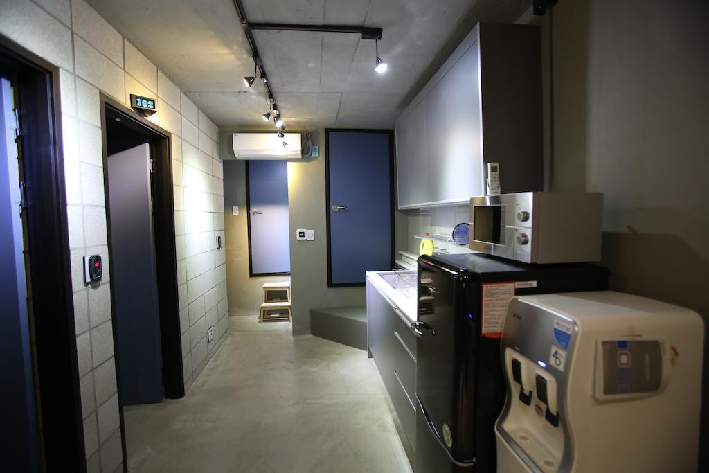24 Guesthouse Garosugil - Gangnam Szöul Szoba fotó
